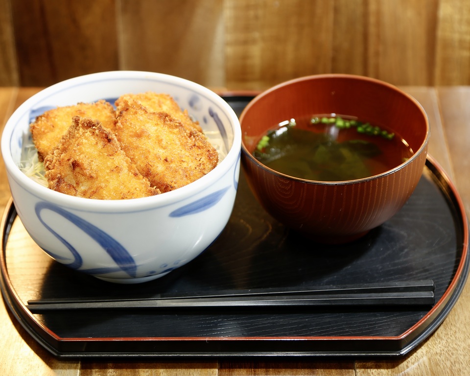 とりのタレカツ丼