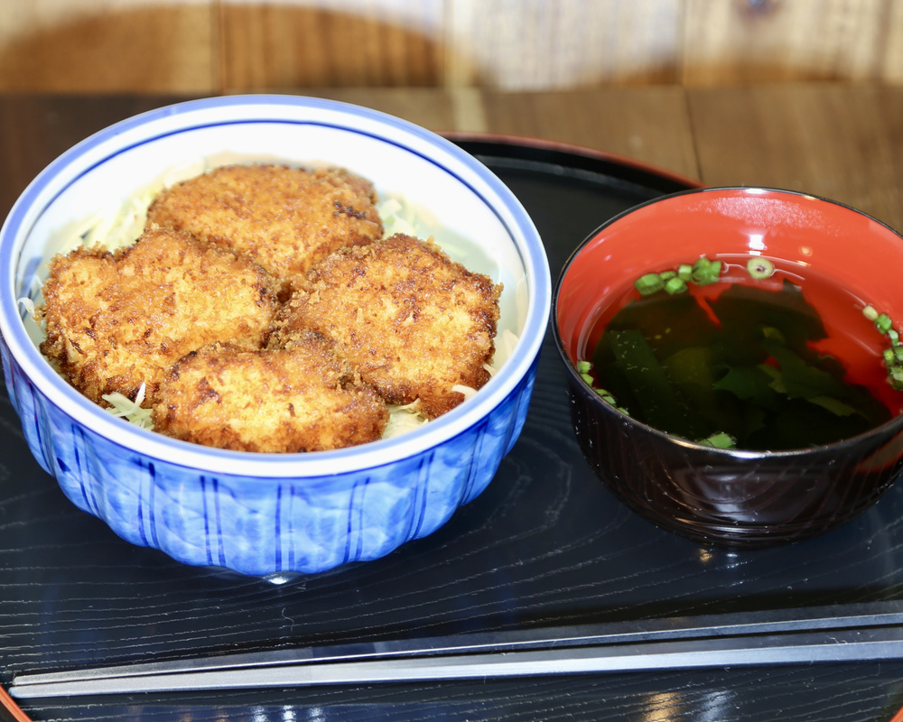 とりのタレカツ丼